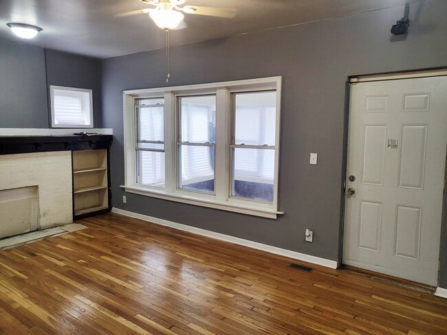 Building Photo - 2521 E 72nd Pl