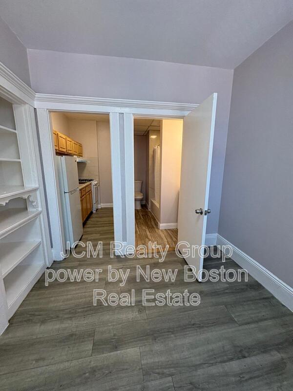 Building Photo - 116-124A Central Ave