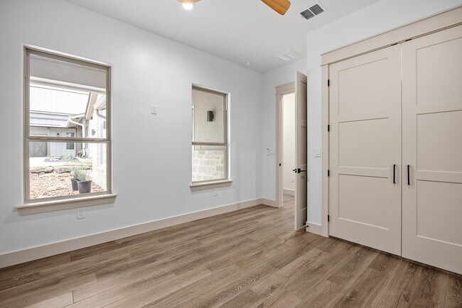 Building Photo - 2 Pinnacle Club Dr