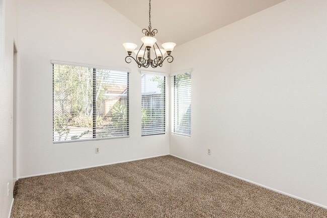 Building Photo - Lovely 4 bedroom Oceanside home!
