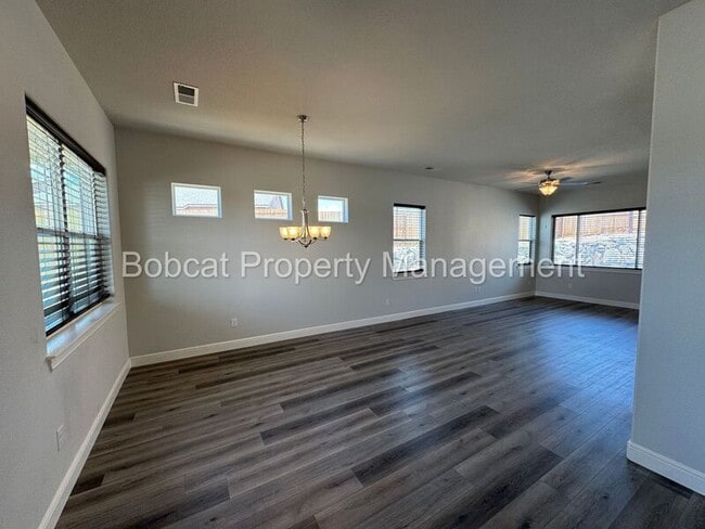 Building Photo - 925 Cranfield Ct