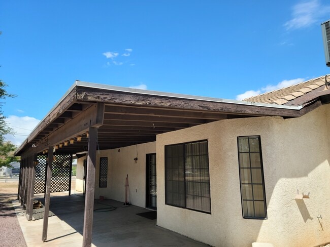 Building Photo - 14625 Live Oak St