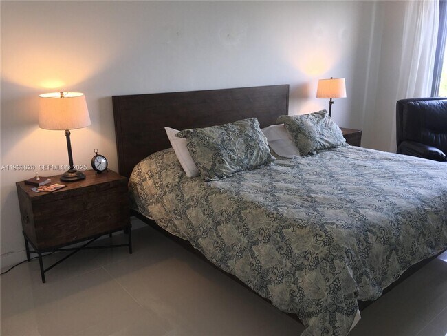 Building Photo - 201 Crandon Blvd