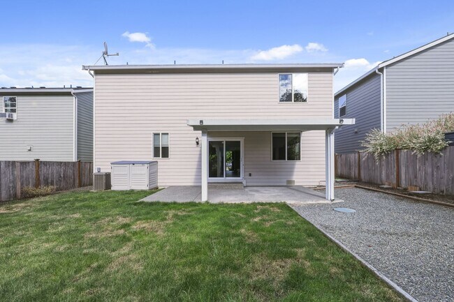 Building Photo - MOVE IN READY NOW! A/C! Multi generational living? Home office? Tumwater School District