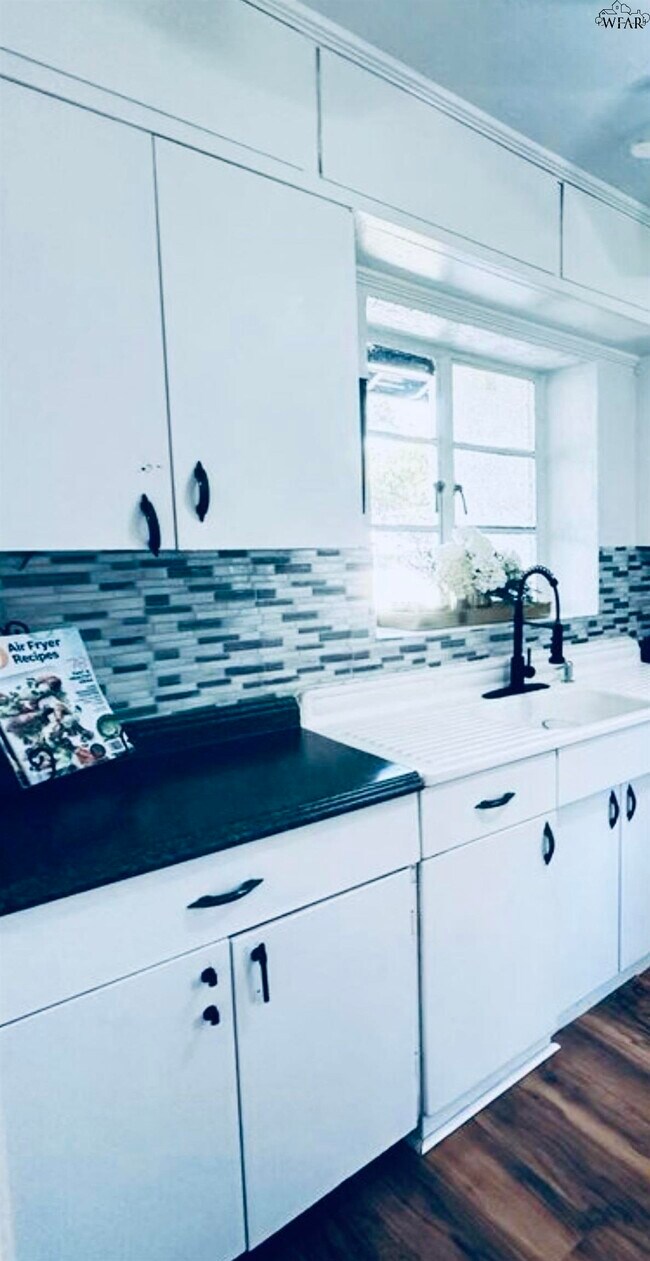 Building Photo - 3105 Sherwood Ln