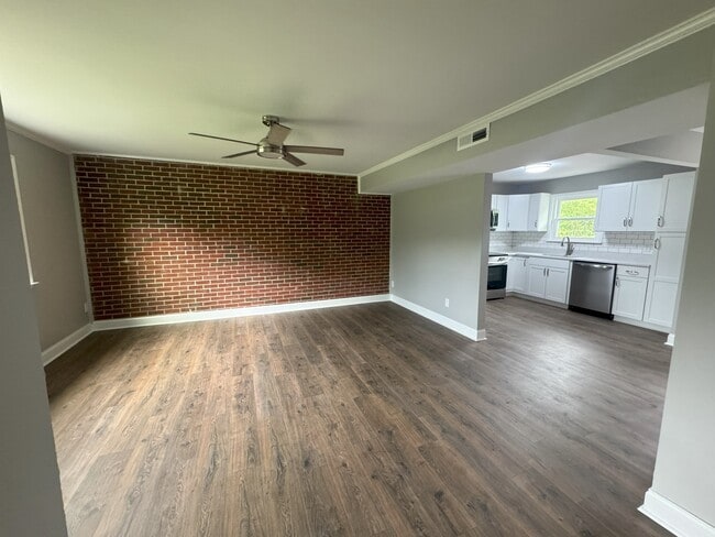 Building Photo - View Point Realty