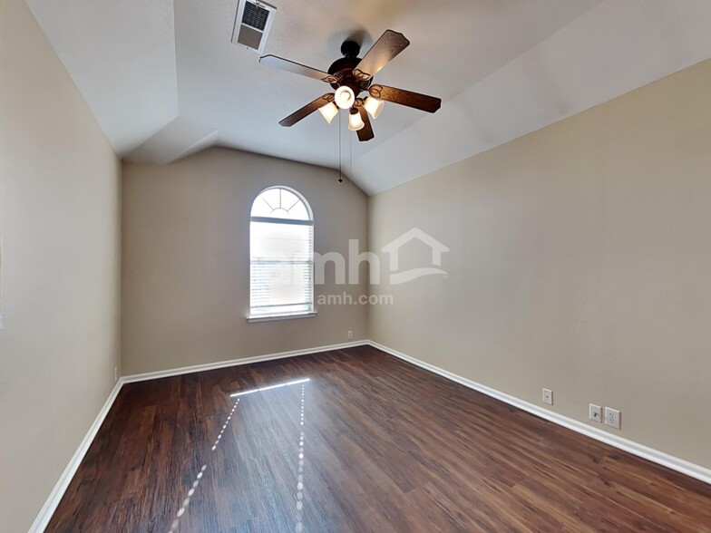 Building Photo - 2844 S Serrano