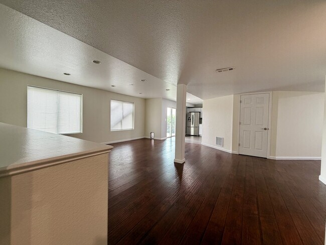Building Photo - 653 Millet Cir