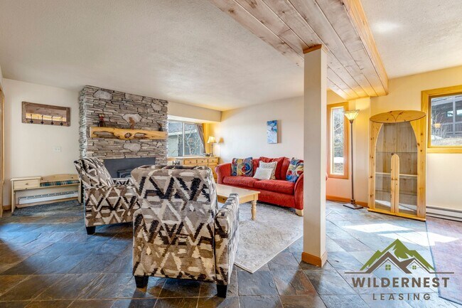 Building Photo - Furnished Pet Friendly Summer Rental