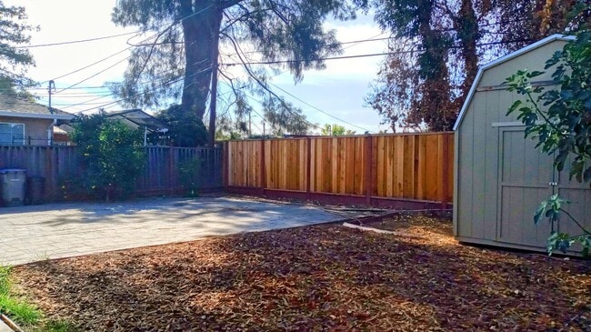 Building Photo - Beautifully Remodeled 2bd Single Story Hou...