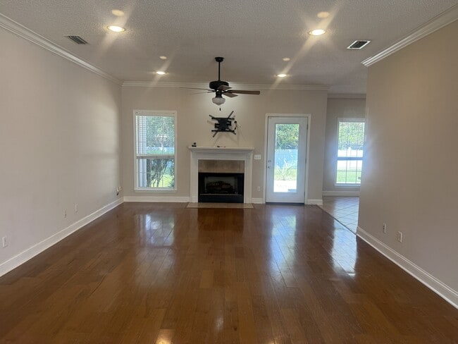 Building Photo - 141 Royal-