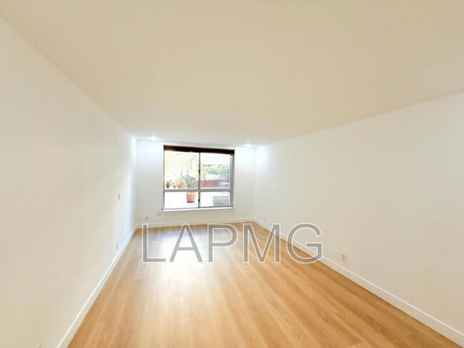 Building Photo - 1745 Camino Palmero St