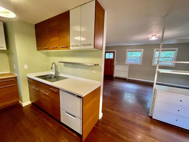 Building Photo - Portland Oasis: 3-Bedroom Gem with AC, Fen...