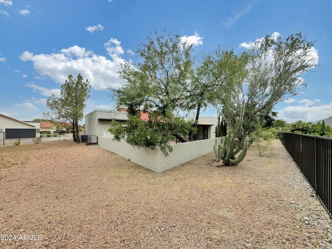 Building Photo - 15036 N Dogwood Ln