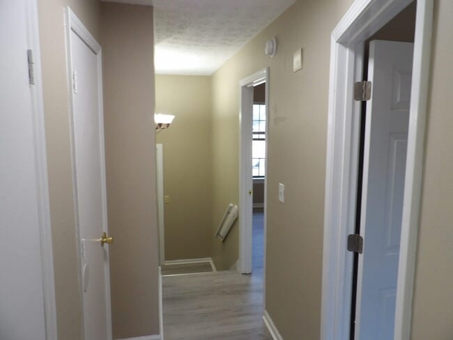 Building Photo - 217 Landings Dr