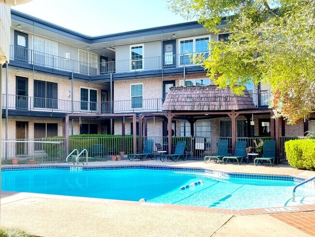 Building Photo - 2425 Ashdale Dr