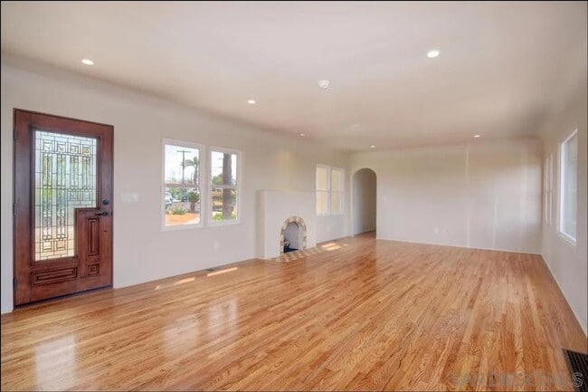Building Photo - 4388 Middlesex Dr