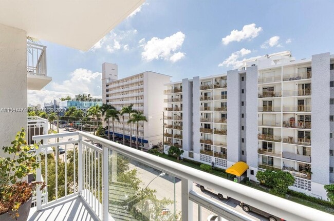 Building Photo - 1345 Lincoln Rd