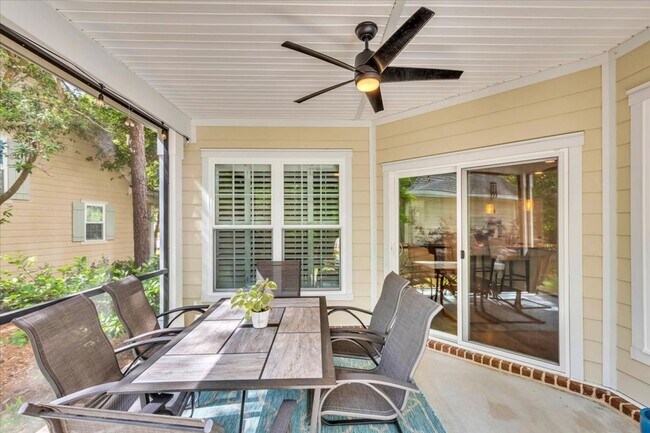 Building Photo - Gorgeous 4 Bed/2.5 Bath in Waterways Towns...