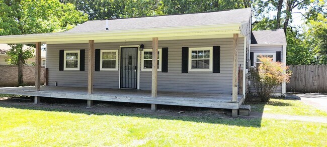 Building Photo - 4906 Golfview Dr