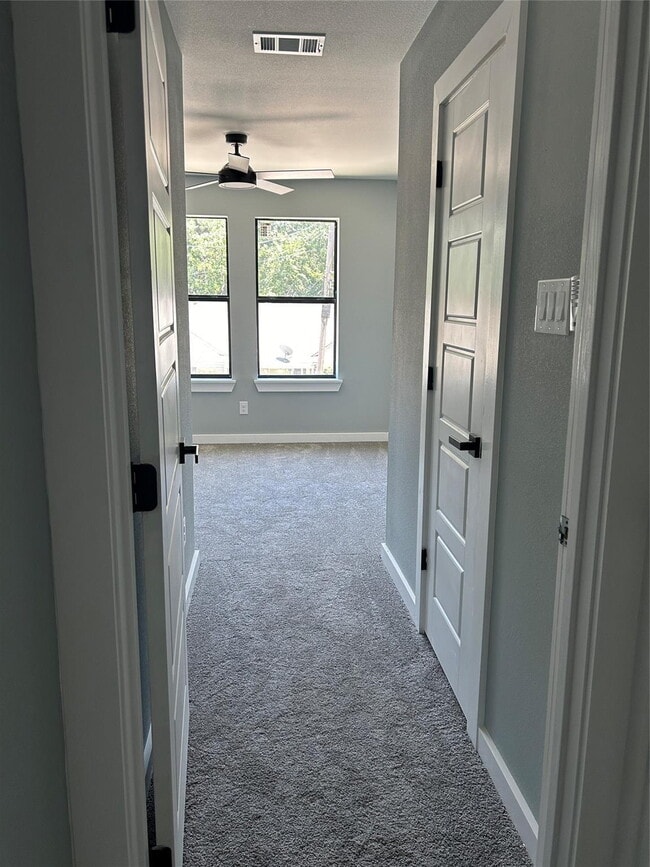 Building Photo - Newer duplex in Dallas