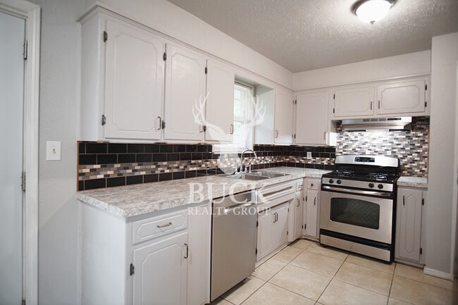 Building Photo - 2804 SW 82nd St
