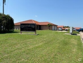 Building Photo - 1040 Cinnamon Dr