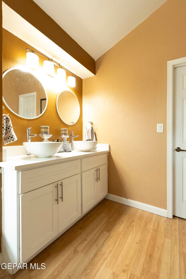 Building Photo - 1123 Night Hawk Dr