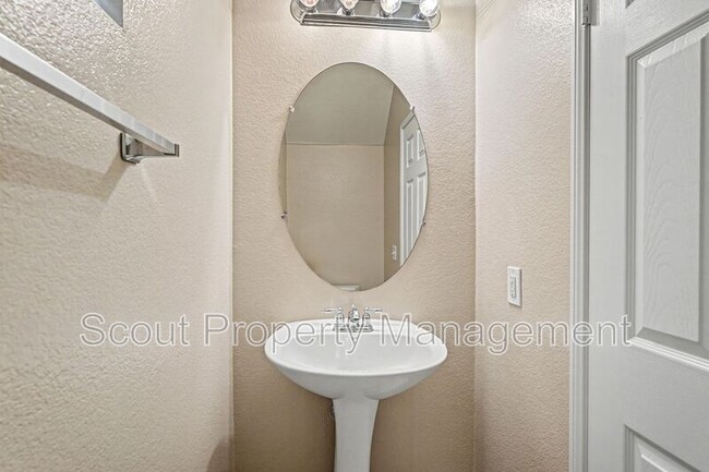 Building Photo - 46201 Jane Pl