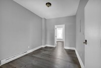 Building Photo - 830 Chestnut St