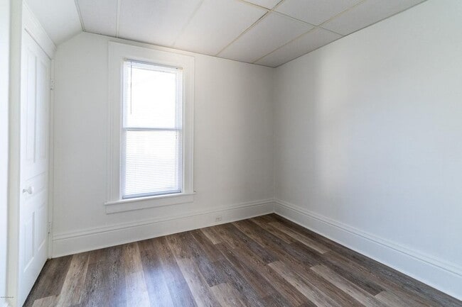 Building Photo - 807 N Eaton St