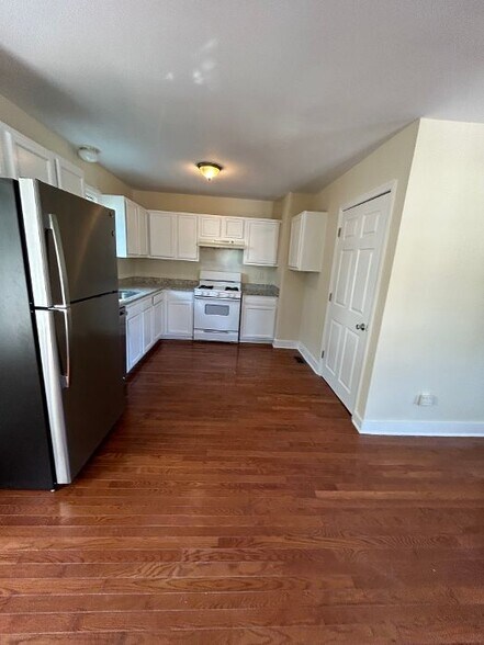 Building Photo - 61 Cooper St