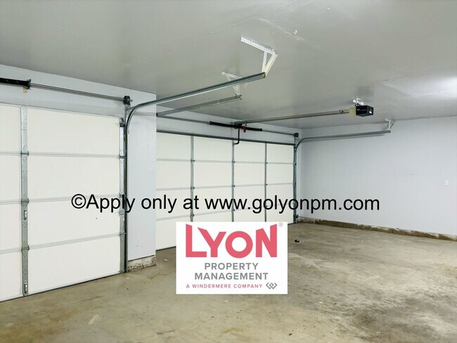 Building Photo - Beautiful Folsom Gem with backyard facing ...