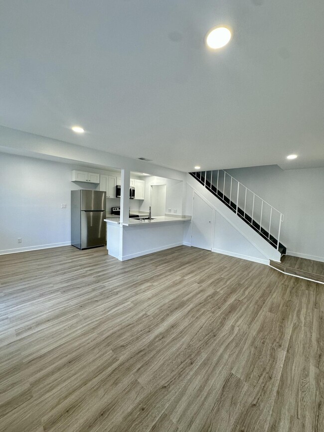 Building Photo - 906 E Tiffany Dr