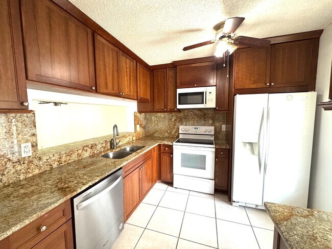 Building Photo - 2424 NW 89th Dr