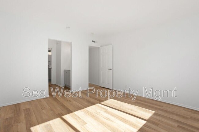 Building Photo - 820 Encinitas Blvd