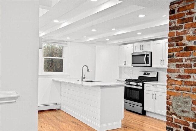 Building Photo - 151 Hull St