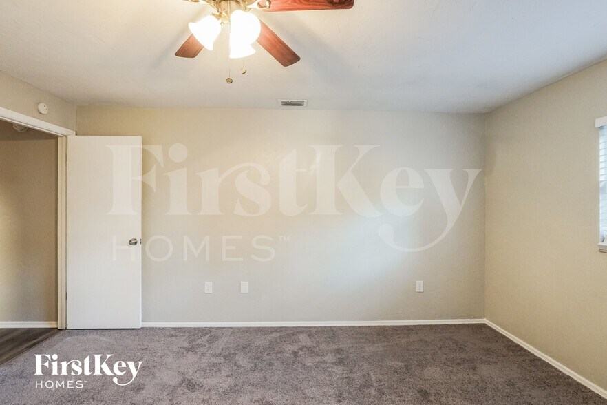 Building Photo - 3017 Vista Palm Dr