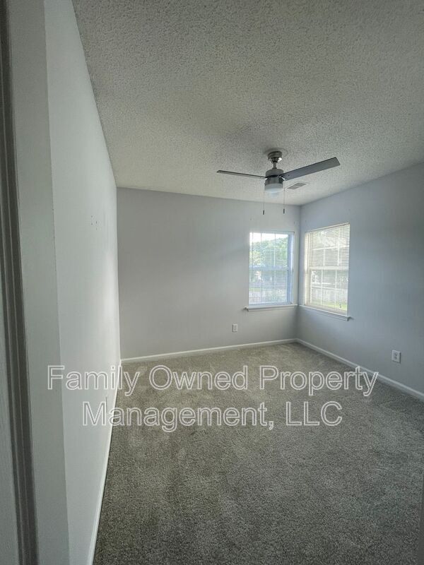 Building Photo - 113 Rockdale Ln