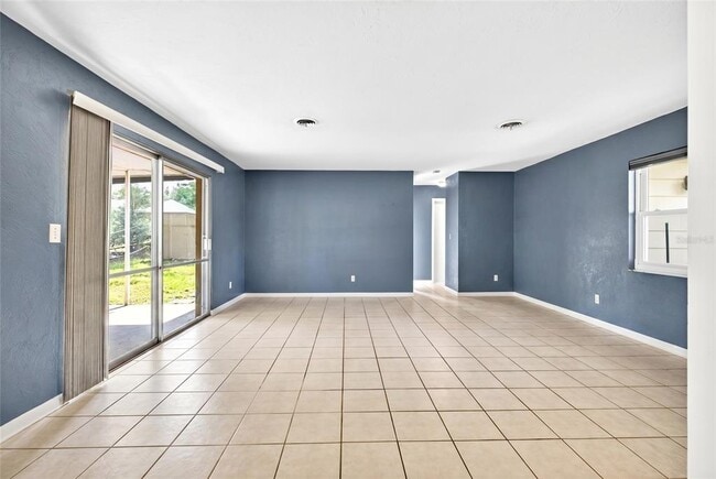 Building Photo - 2622 SW 35th Ave