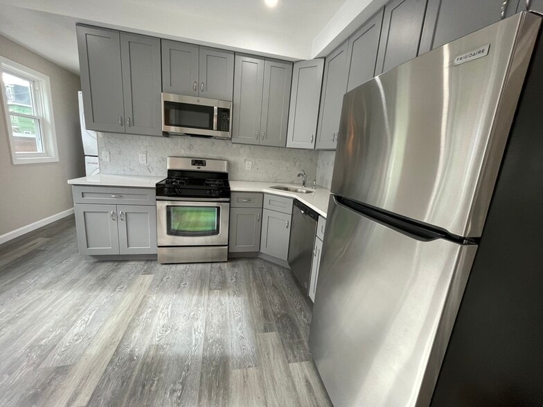 Building Photo - 16 Long Ave