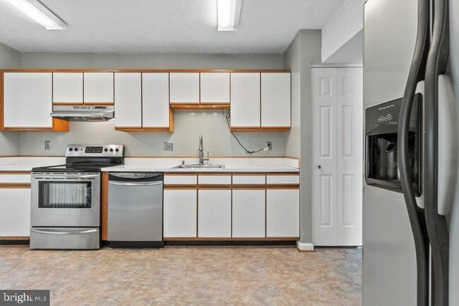 Building Photo - 10477 Campus Way S