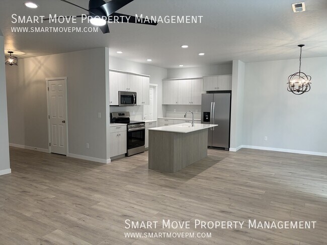 Building Photo - 611 W Snowy Owl St