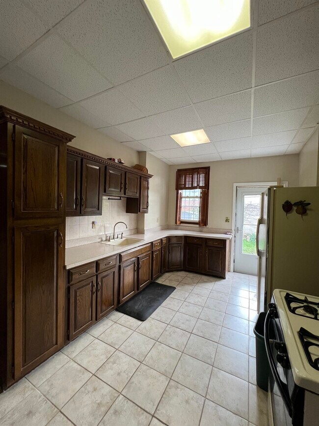 Building Photo - 19 Glenwood Ave