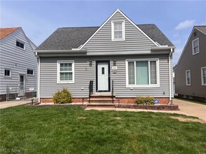 Building Photo - 3006 Torrington Ave