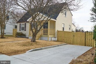 Building Photo - 2802 Urbana Dr