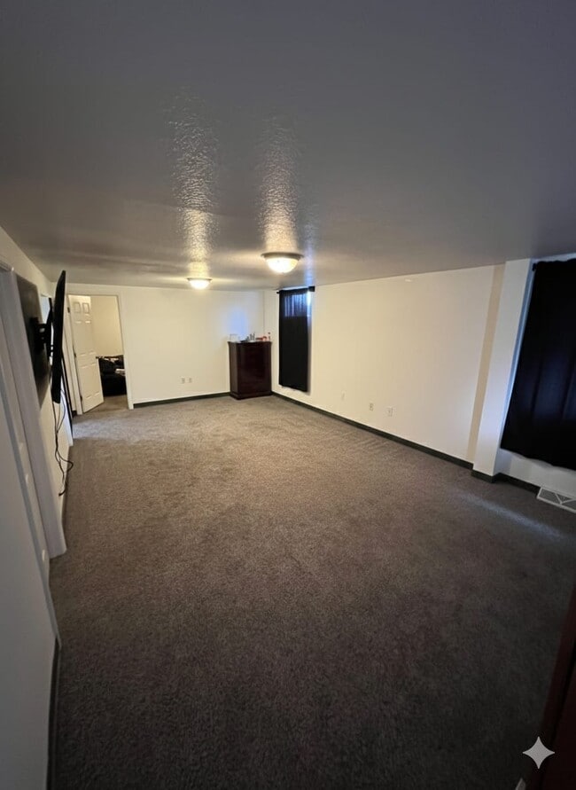 Building Photo - 6020 E 68th Way