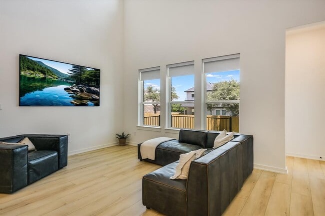 Building Photo - 253 Darley Oak Dr