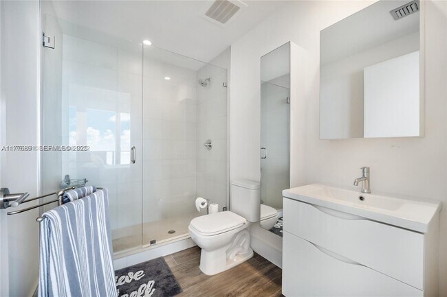 Building Photo - 2900 NE 7th Ave