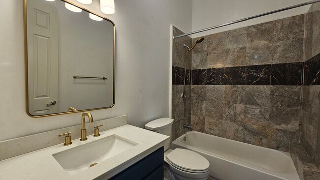 Building Photo - Luxurious Home in North Bakersfield 3 BD 3 BA